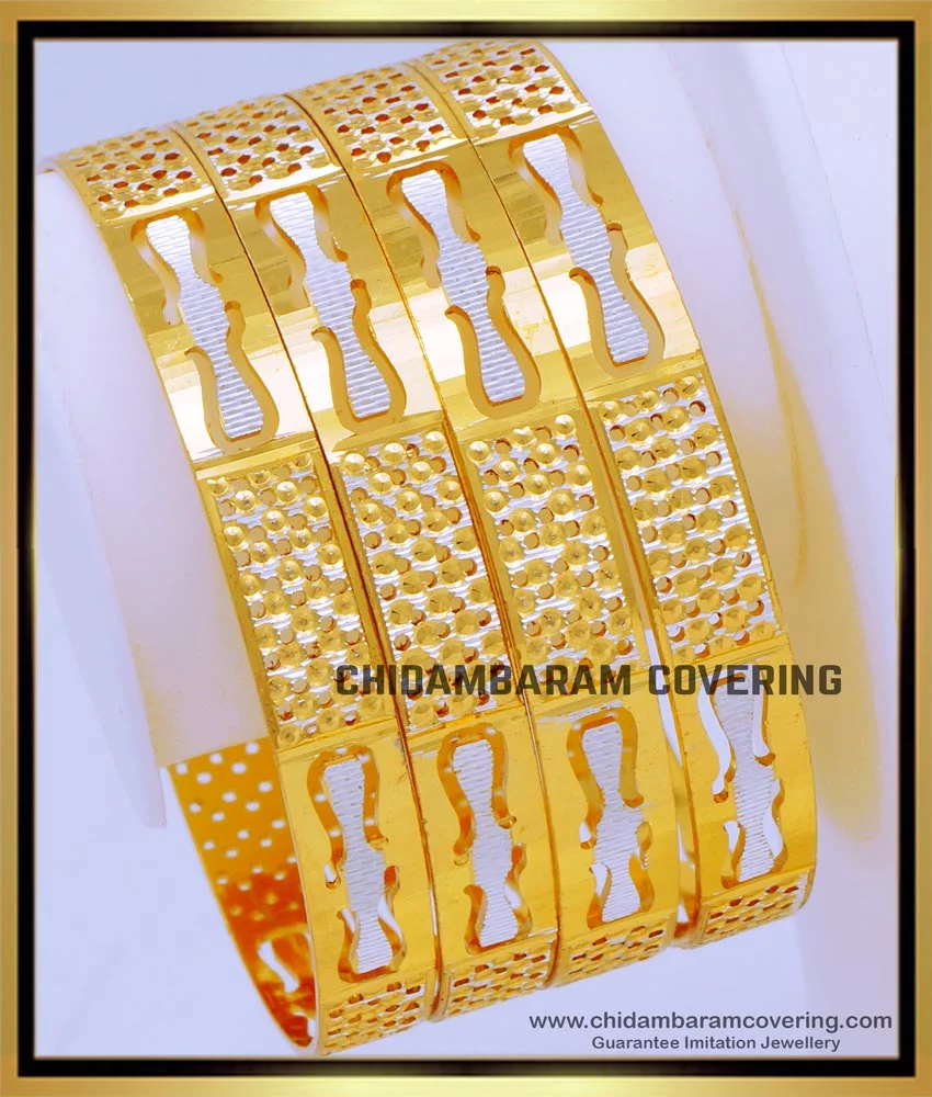 Gold bracelet on sale in Dubai Stock Photo - Alamy
