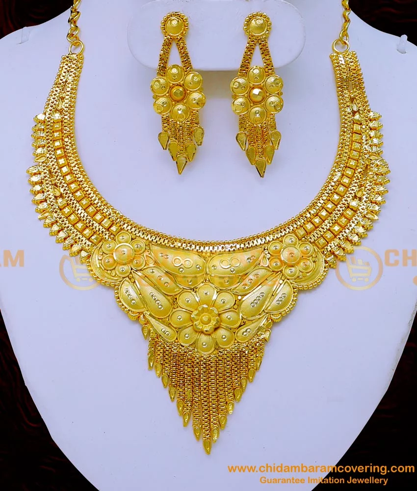 Rubans Gold Plated Handcrafted Studded Necklace Set.