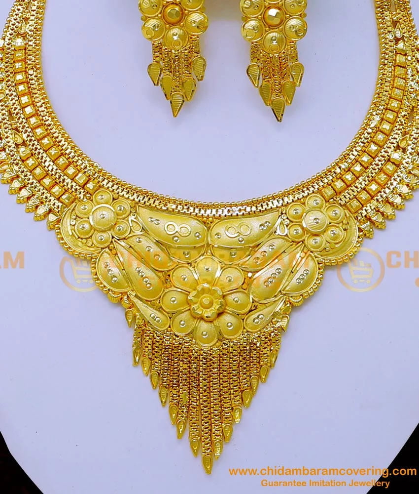 Shop Uncut Kundan Diamond Classic Necklace Earrings Set